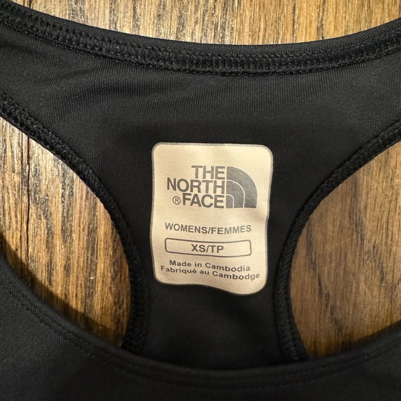 black sports bra with razor back from the north face!🖤 - Picture 3 of 4